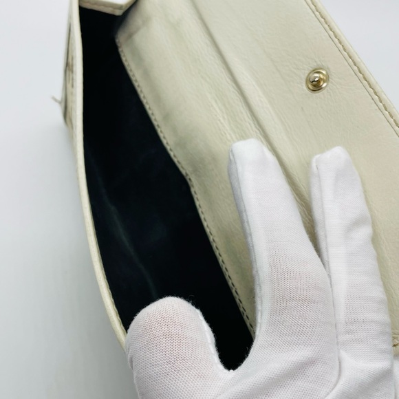 Gucci Beige and Brown Monogram Wallet - Picture 10 of 15